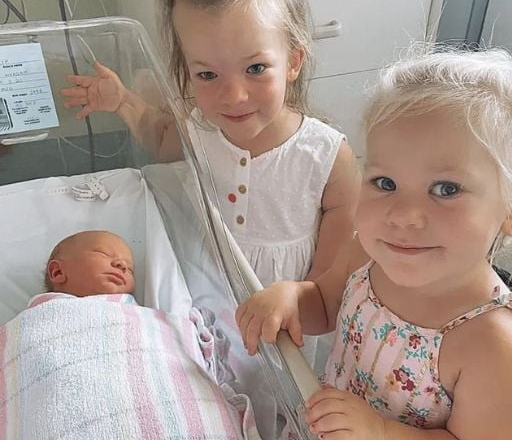 A couple with dwarfism gave birth to three children against the recommendations of doctors and proved that happiness does not depend on height.